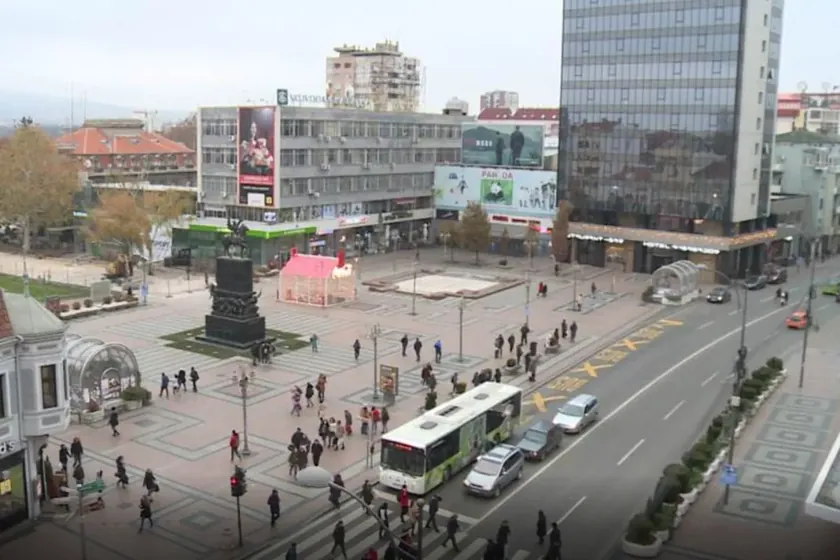 Sırbistan'ın Niş kentinde 350 yıllık kavak ağacı için imza kampanyası başlatıldı.