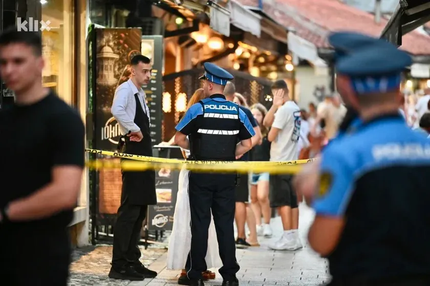 Saraybosna'da bir nargile barına ateş açıldı.