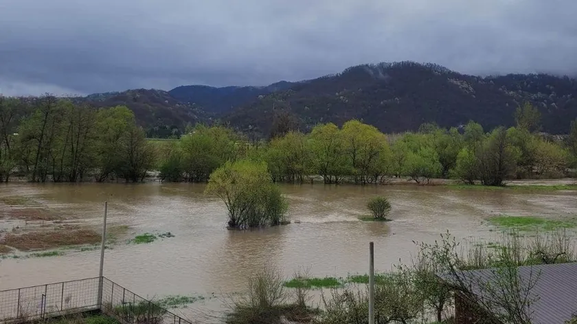 Sırbistan Požega'da Zapadna Morava Taştı, Yüzlerce Hektar Tarım Arazisi Su Altında Kaldı