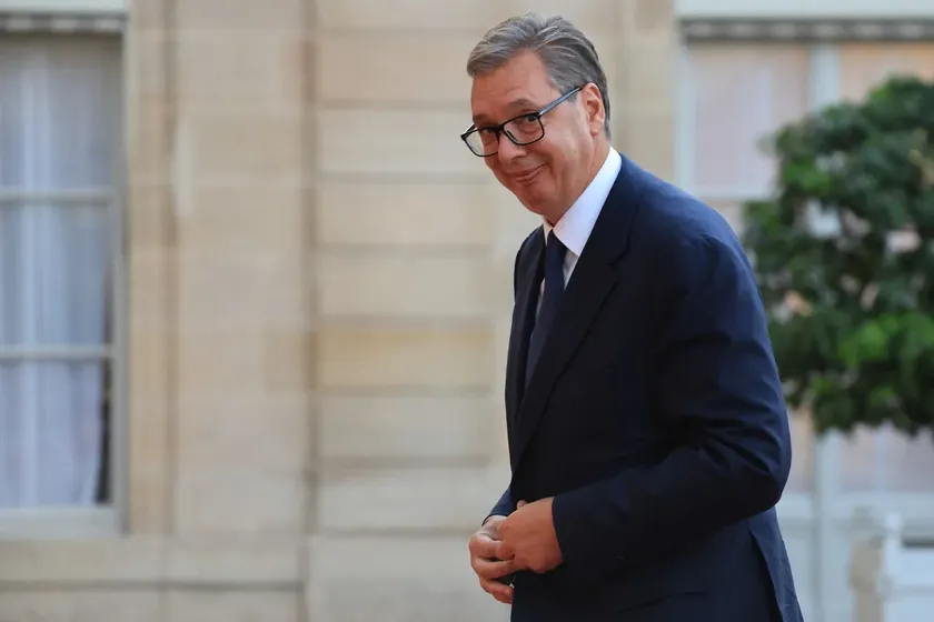 Sırbistan Cumhurbaşkanı Aleksandar Vučić'in parlamento seçimlerinde "sıradan bir vatandaş" olarak kampanyaya katılma planı iyi sonuçlanmadı (üç ay bile olmadı).