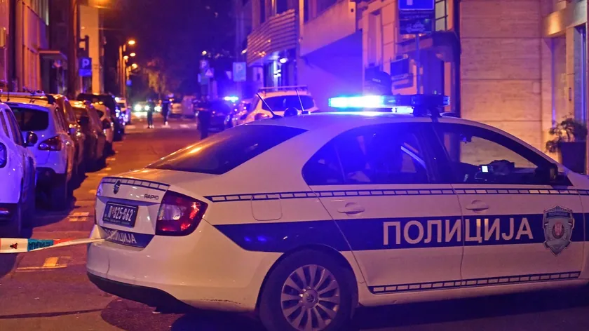 Beograd merkezinde yaşanan gece draması Genç kız, bıçakla saldırıya uğradı.