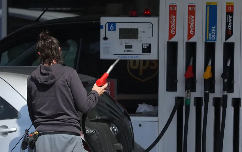 Sırbistan'da akaryakıt fiyatları açıklandı motorin iki dinar zamlandı