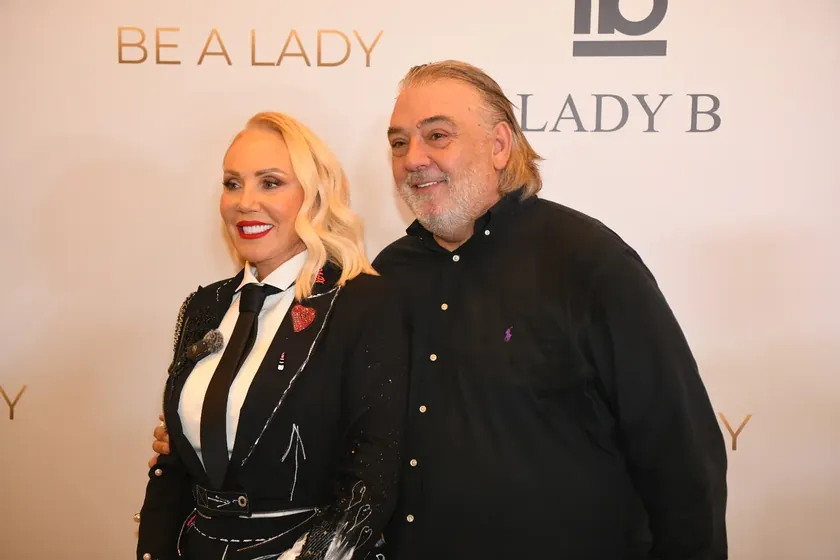 Lepa Brena ve Boba Živojinović'in 6 Milyon Euro Değerindeki Jahteyi Kiralamaya Başladılar.