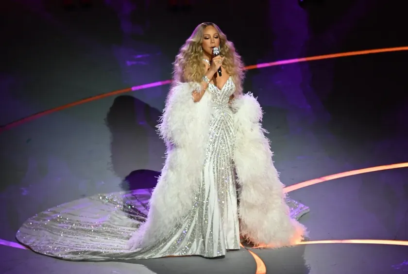 Milano Olimpiyatları açılışındaki Mariah Carey performansı lip-sync iddialarıyla eleştirildi