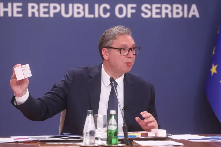 Sırbistan'da ilaç fiyatlarının düşürülmesiyle ilgili Vučić'in farmaceutik şirketlere yaptığı subvansiyonun vatandaşları olumsuz etkilediği belirtiliyor.