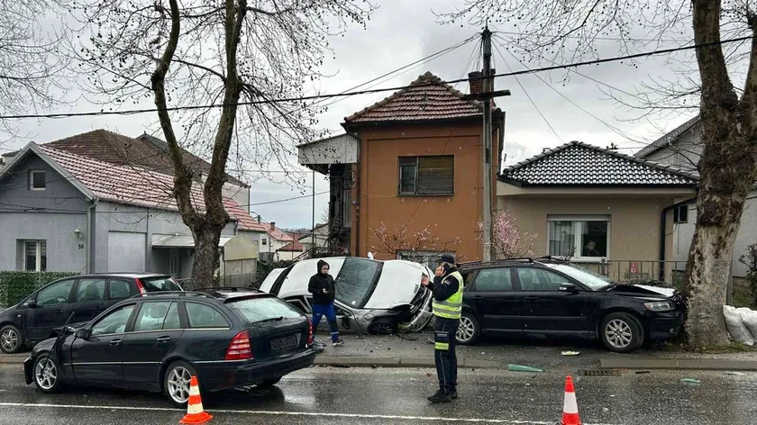 Sırbistan Kragujevac'ta Trafik Kazası Bir Kişinin Ölümüne Çok Sayıda Yaralıya Yol Açtı