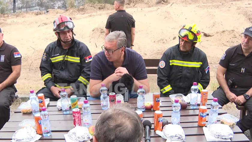 Sırbistan Cumhurbaşkanı Aleksandar Vučić ve İçişleri Bakanı Ivica Dačić Deliblatska Peşçari'ni ziyaret etti.