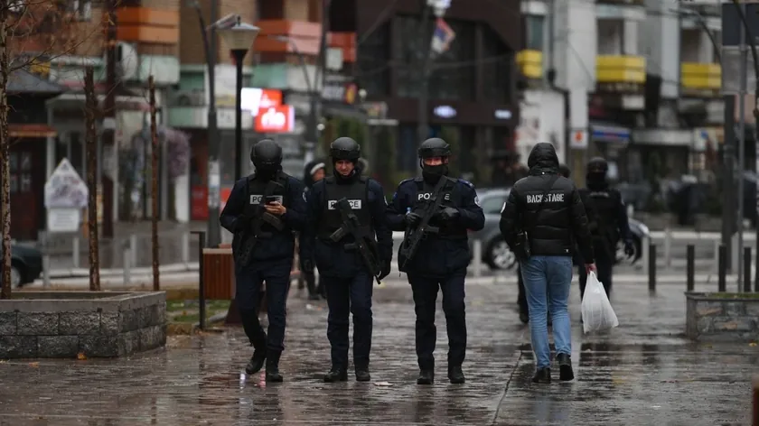 Uroševcu'da çıkan kavgada üç kişi yaralandı.