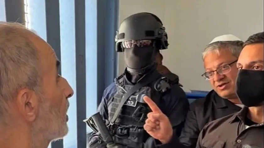 İsrail Ulusal Güvenlik Bakanı, Filistinli tutukluya ölüm tehdidinde bulunduğu görüntüleri yayımladı