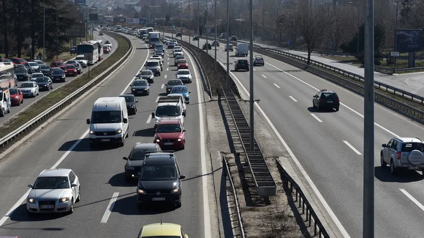 Simboli ve işaretleri Yolculukta sürücülerin Sırbistan'da ve yurtdışında ne anlama