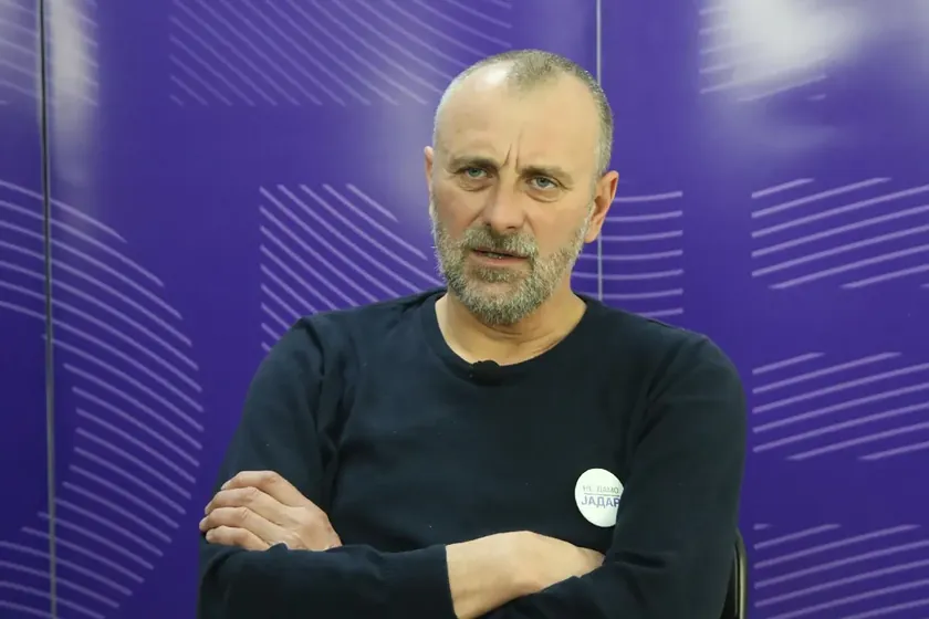 Sırbistan'ın Loznica kentinde gözaltına alınan Zlatko Kokanović hastaneye sevk edildi.