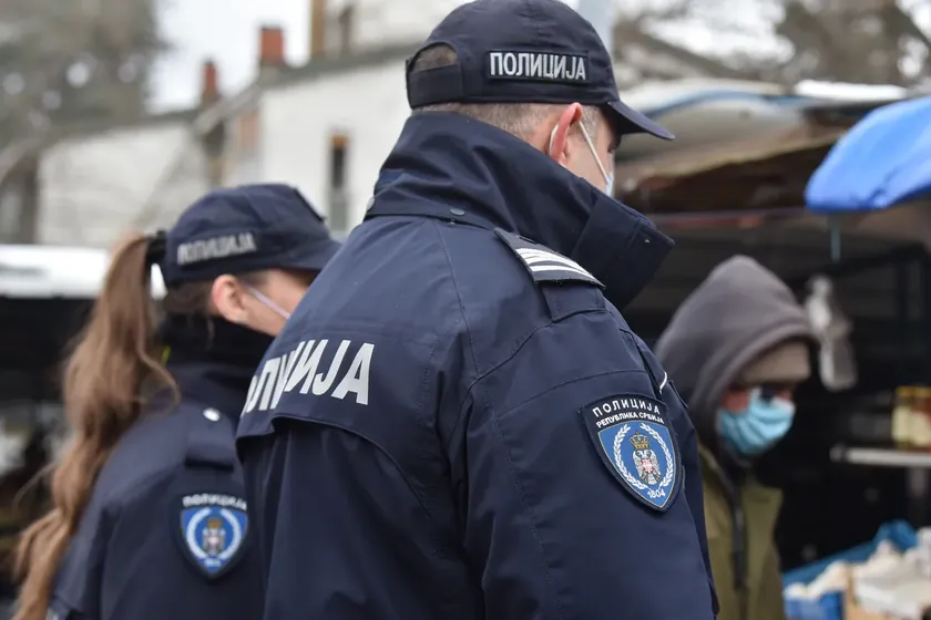 Sırbistan Požarevac'ta sahte 100 avro banknotu piyasaya süren şüpheli tutuklandı.