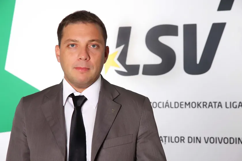 Sırbistan'da politikada yaşanan tartışma devam ediyor.