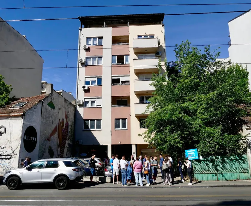 Sırbistan Cumhurbaşkanı Aleksandar Vučić'in talepleri doğrultusunda, özel bir soruşturma birimi tarafından yürütülen bir araştırmada, banka belgeleri inceleniyor.