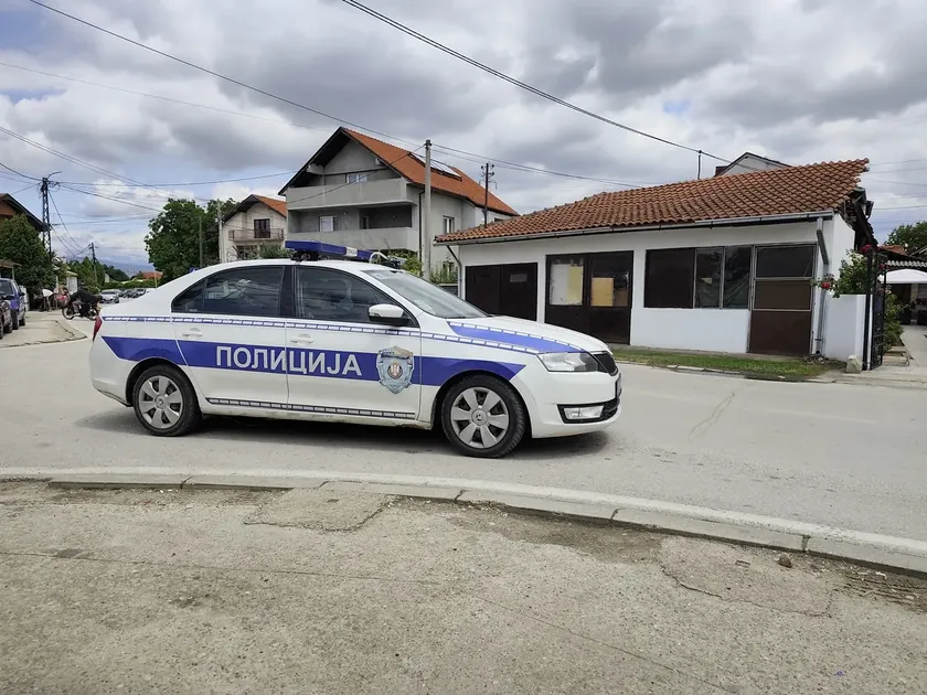 Sırpistan'da bir komşunun 13 yaşındaki kız çocuğunu kaçırıp evine götürdüğü iddia edildi.