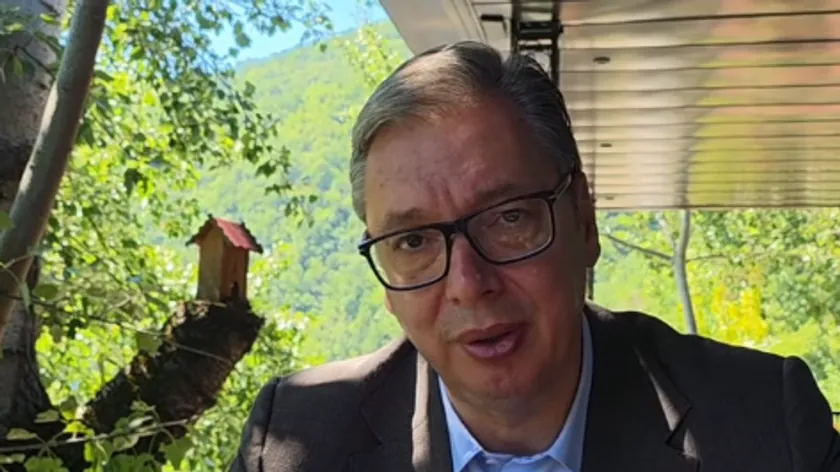Sırbistan Cumhurbaşkanı Aleksandar Vučić, listelerinin seçimlerinde yenilgiye uğramasalar bile blokaderlere el uzatacaklarını belirtti.