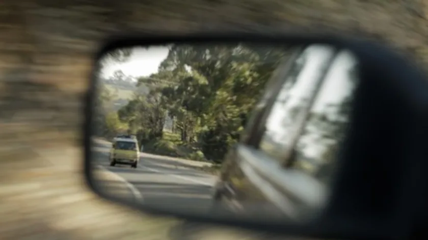 Sırbistan'da Sürücüler Arasında Ölü Açı Kontrolü Tartışması Önemli Uyarılar Ortaya Çıkardı