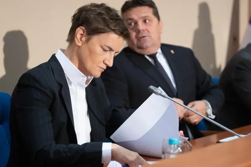 Sırbistan Başbakanı Aleksandar Vučić'in Sırbistan'ı kötülüklerden kurtarabileceğini söyleyen Ana Brnabić