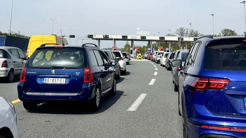 Sırbistan'da Tatil Sonrası Yoğun Trafik Belgrad Yollarında Uzun Kuyruklar Oluşturdu