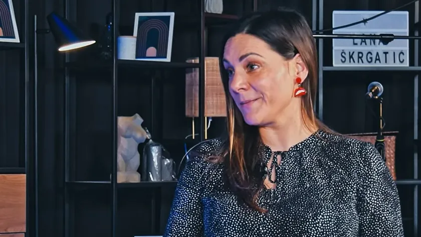 Hırvat şarkıcısı Lana Škrgatić 46 yaşında hamile olduğunu açıkladı.