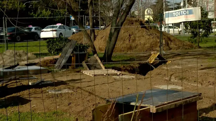 Sırbistan'ın Belgrad şehrinde bir park alanına yapılan yasa dışı inşaat tartışmalara yol açtı