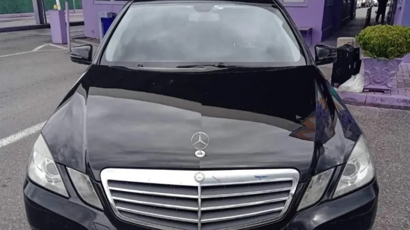 Karadağ Sınırında Interpol Tarafından Altı Yıldır Aranan Mercedes Ele Geçirildi