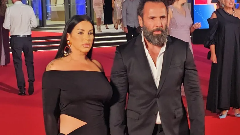 Seka Aleksić, eşi Veljko'nun doğum gününü şaşırtıcı bir şekilde kutladı.