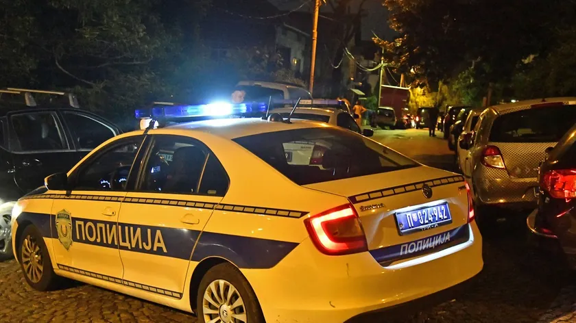 Zvezdari'nde bir adam kadına saldı, koca müdahale etti ve polisi çağırdı.