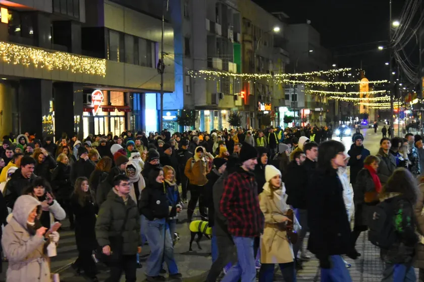 Sırbistan Niş'te Öğrencilerden Bölümlerin Kapatılmasına Karşı Acil Protesto Çağrısı