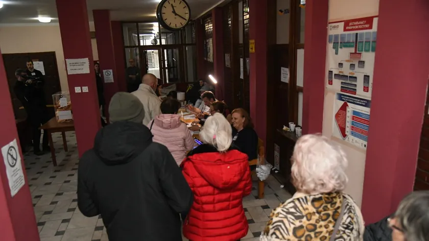 Sırbistan'da Yerel Seçimler: Vatandaşlar Sandık Başında Erken Saatte Yoğunluk Oluşturdu