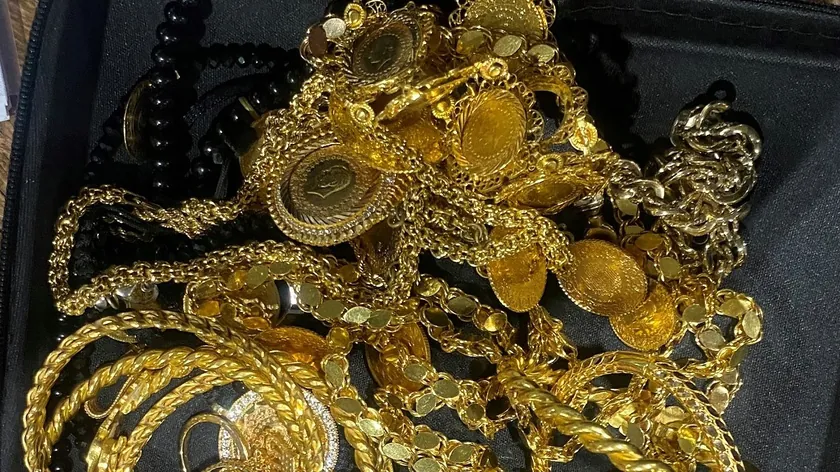 Kenyada bir köyde altın keşfiyle altın çılgınlığı başladı.