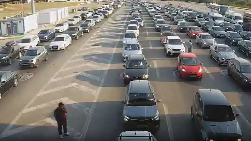 Kamyonlar Sırbistan'dan çıkışta 7 saat beklemek zorunda kalıyor.
