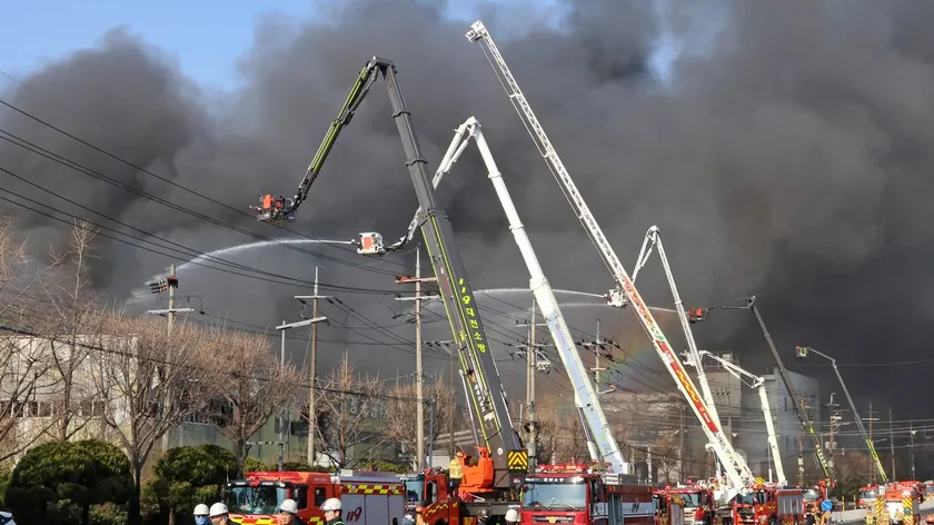 Güney Kore'nin Daejeon Kentinde Otomobil Fabrikası Yangını On Ölüye Neden Oldu