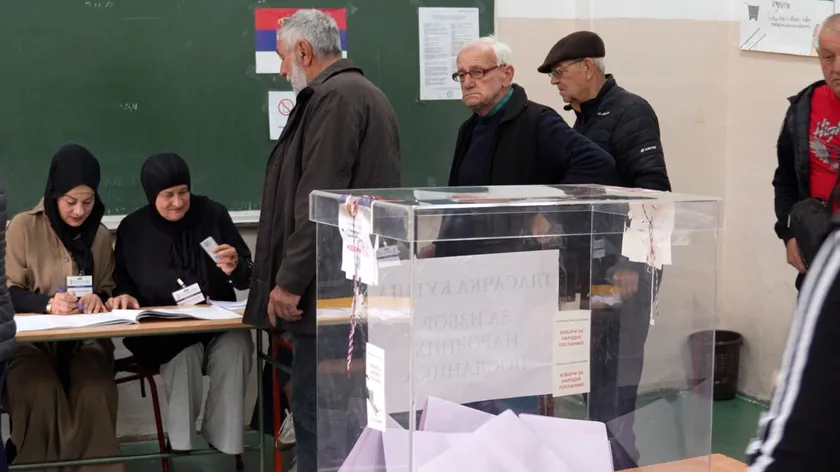 Öğrenci Listesi oyların yüzde 52,65'ini aldı, Vučić'in Birleşik Sırbistan listesi yüzde 39,22'de kaldı