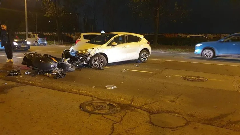 Sırbistan'ın Belgrad şehrinde motosiklet sürücüsü kaza geçirdi, sağlık bekleniyor