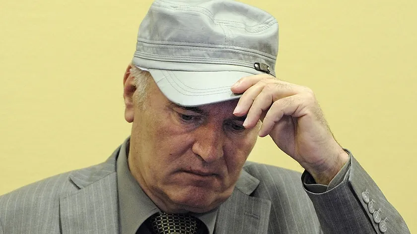 Ratko Mladić, eski bir Sırp generali ve suçlu bulunmuş komutan, Hagu'da bulunan hapishane hastanesinde hayatını kaybetti.