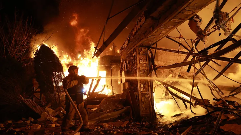 Ukrayna'nın Zaporijya Bölgesi Ağır Saldırılarla Vuruldu, Can Kaybı ve Elektrik Kesintileri Yaşandı