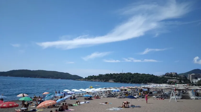 Sırp bir kadın Ulcinj plajında hayatını kaybetti.