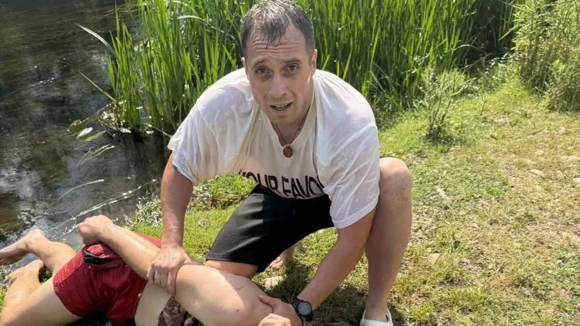 Sırbistan Pirot'ta İtfaiyeci Stefan Bogićević Nehrinde Boğulmak Üzere Olan Adamı Kurtardı