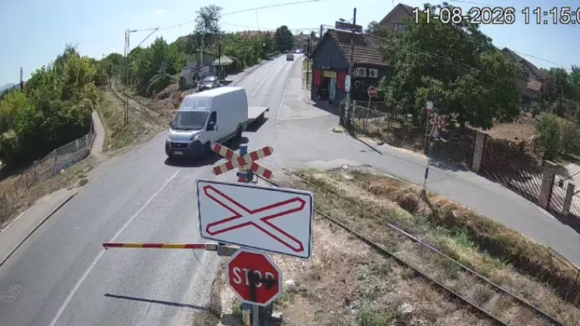 Sırbistan'da bir demiryolu geçidinde güvenlik endişeleri devam ediyor.