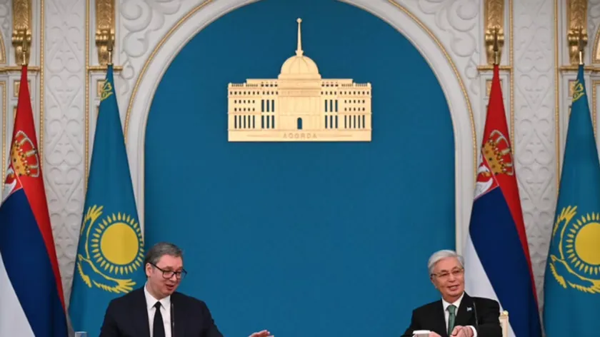 Sırbistan Cumhurbaşkanı Vučić Kazakistan'da üst düzey törenle karşılandı, devlet nişanı aldı.