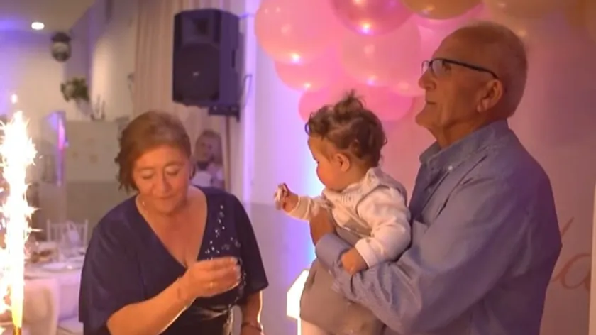 Karadağ'da 23 Yıl Sonra Evlat Hasreti Sona Erdi Çiftin Kızları Bir Yaşında