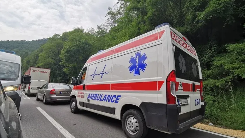 Sırbistan Kragujevac'ta Trafik Kazasında Yaralı Kadın Kurtarıldı ve Hastaneye Kaldırıldı