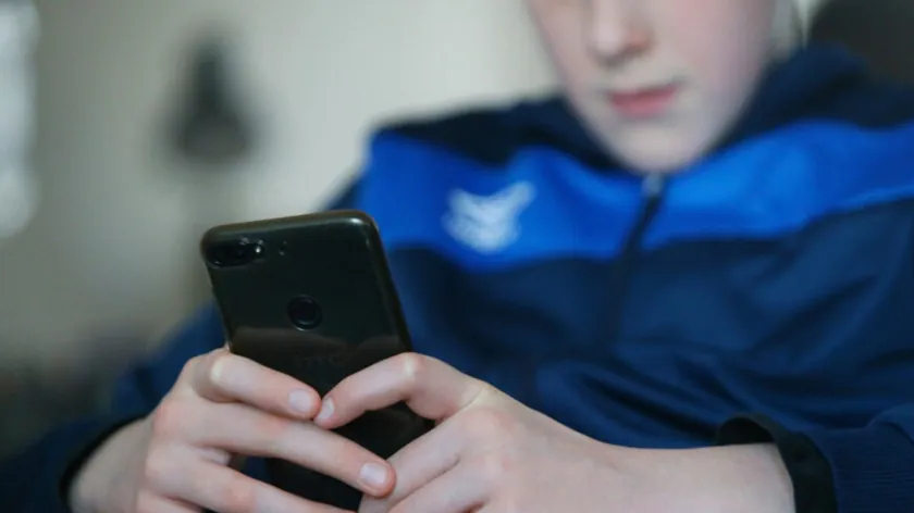 Sırbistan'da Çocuklar İçin Sosyal Medya Yasakları Avrupa'daki Gelişmelerle Gündemde
