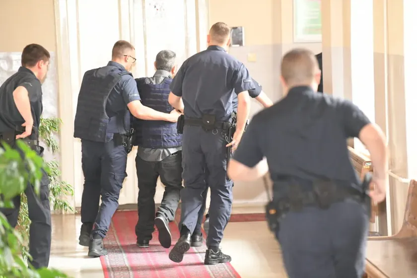 Radiša Blažičić, otac kitle öldüren Uroš Blažičić'in babası, Požarevac Zabela Hapishanesi'nden Padinska Skela hapishanesine nakled edildi.