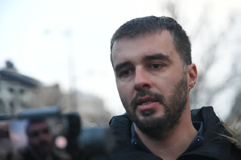 Belgrad Belediye Başkanı Şapić'in meclis üyesine saldırı iddiası sonrası protesto çağrısı