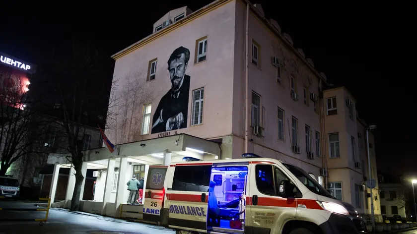 Belgrad'ın Borça bölgesinde maskeli kişiler gence saldırdı ve formasını çaldı