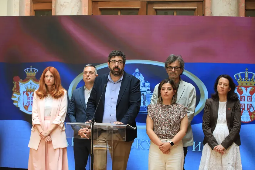 Zelen-sol Partisi, Studentski Hareket'i destekleyecek.