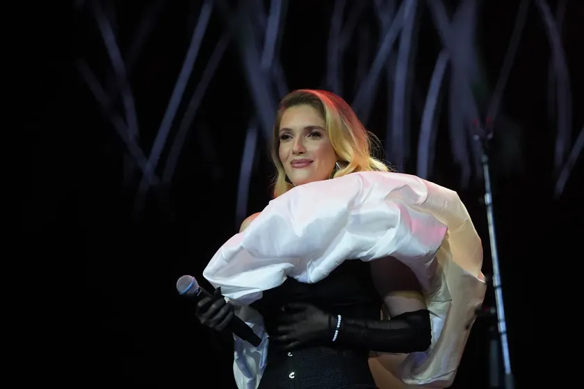 Sırbistanlı Şarkıcı Nikolina Kovač Üçüncü Çocuğu Simeon'un İlk Fotoğrafını Paylaştı