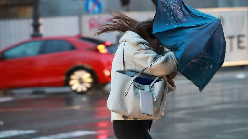 Slovenya ve Hırvatistan'da kuvvetli rüzgar ve kar yağışı yaşamı felç etti